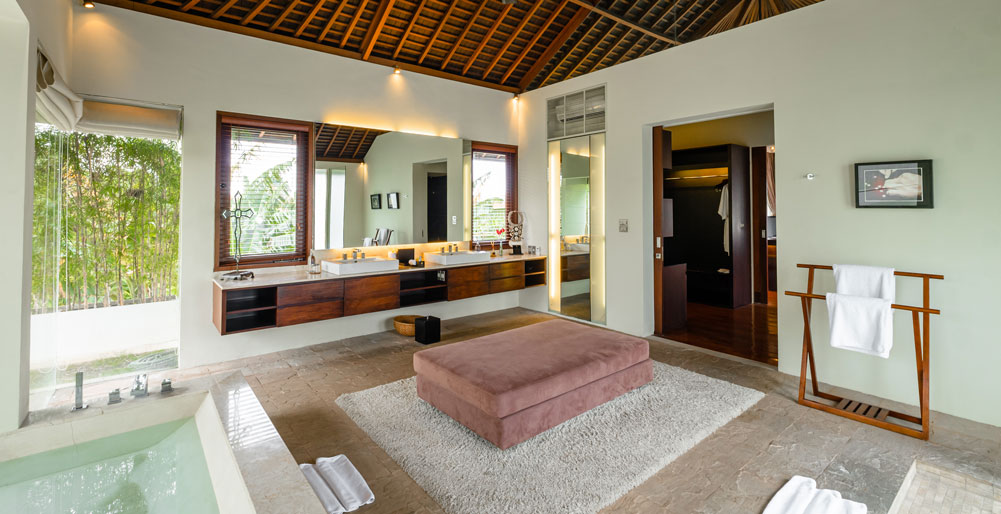 Villa Kalyani - Master bedroom one ensuite bathroom opulence